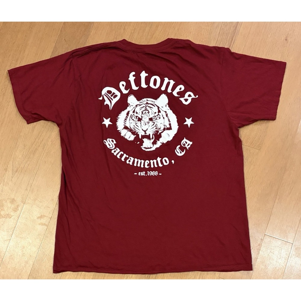 Deftones Tee Shirt Sacramento CA Tiger Graphic Band Logo Maroon Size Large Metal